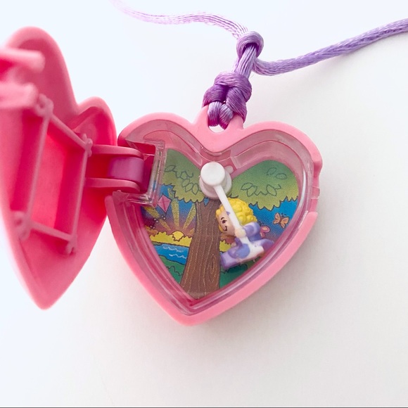Polly Pocket Swinging Doll Locket - Picture 2 of 6